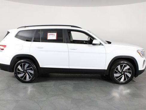 Used 2025 Volkswagen Atlas SE FWD image 14
