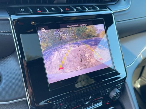 New 2025 Jeep Grand Cherokee L Laredo w/ Luxury Tech Group I image 23