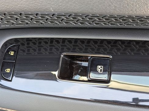 Used 2023 Nissan Ariya FWD image 36