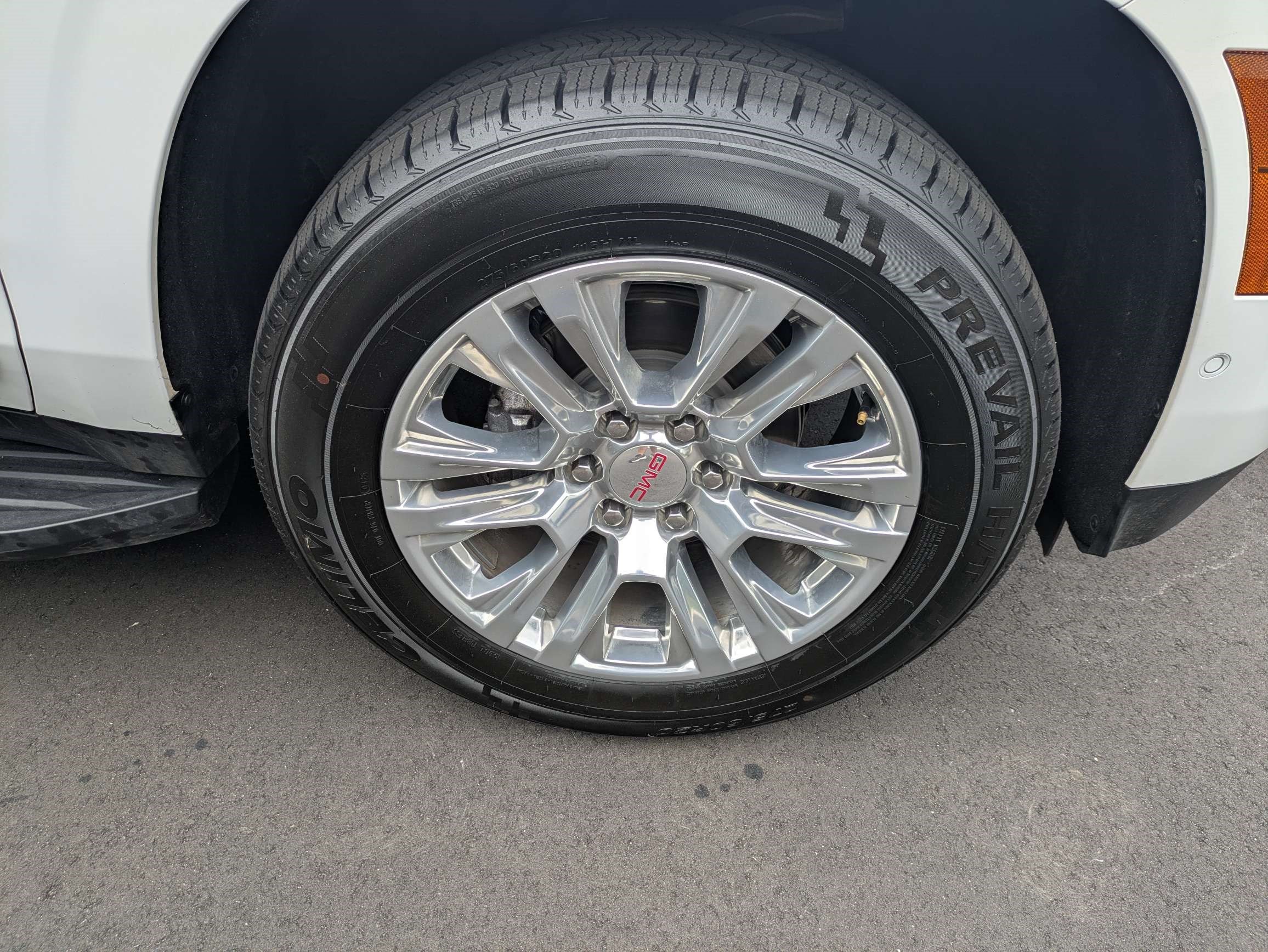 Used 2025 GMC Yukon XL Denali AWD/4WD image 10