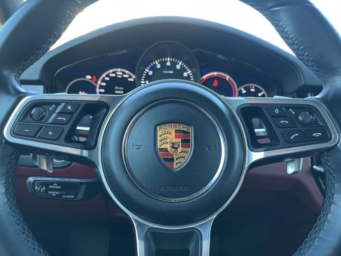 Used 2021 Porsche Cayenne image 9