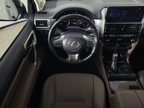 Used 2023 Lexus GX 460 Premium w/ Accessory Package AWD/4WD image 10