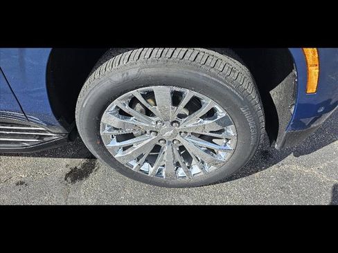 New 2025 Chevrolet Suburban Premier w/ Sun And Tow Package image 9