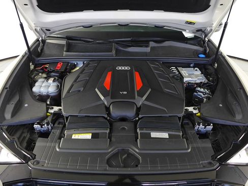 Used 2023 Audi SQ8 Premium Plus w/ SQ8 Luxury Package AWD/4WD image 6