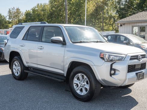 Used 2024 Toyota 4Runner SR5 image 4