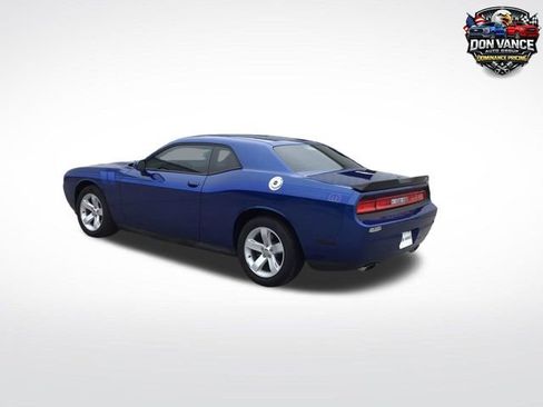 Used 2012 Dodge Challenger SXT RWD image 3