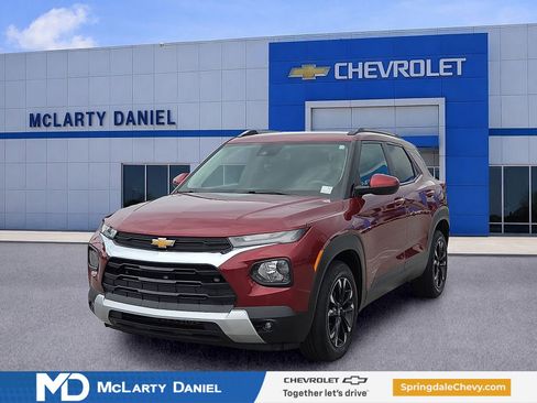 Used 2023 Chevrolet TrailBlazer LT w/ Convenience Package FWD image 2
