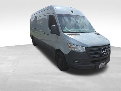 Used 2021 Mercedes-Benz Sprinter 2500 image 5