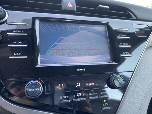 Used 2020 Toyota Camry SE w/ Carpet Mat Package FWD image 12