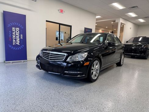 Used 2013 Mercedes-Benz C 250 Sedan image 3