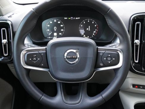 Used 2020 Volvo XC40 T5 Momentum w/ Protection Package Premier AWD/4WD image 17