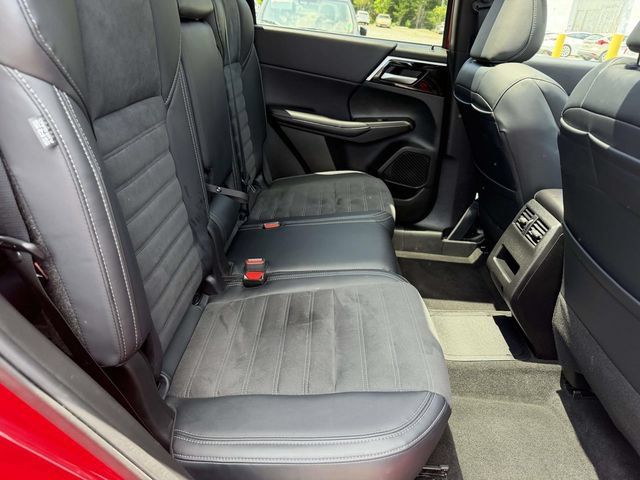 Used 2024 Mitsubishi Outlander SE AWD/4WD image 12