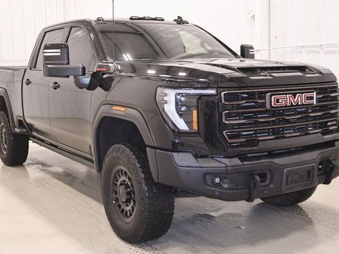 Used 2024 GMC Sierra 2500 AT4X w/ AT4X AEV Edition image 3