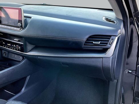 Used 2024 Nissan Rogue SV FWD image 19