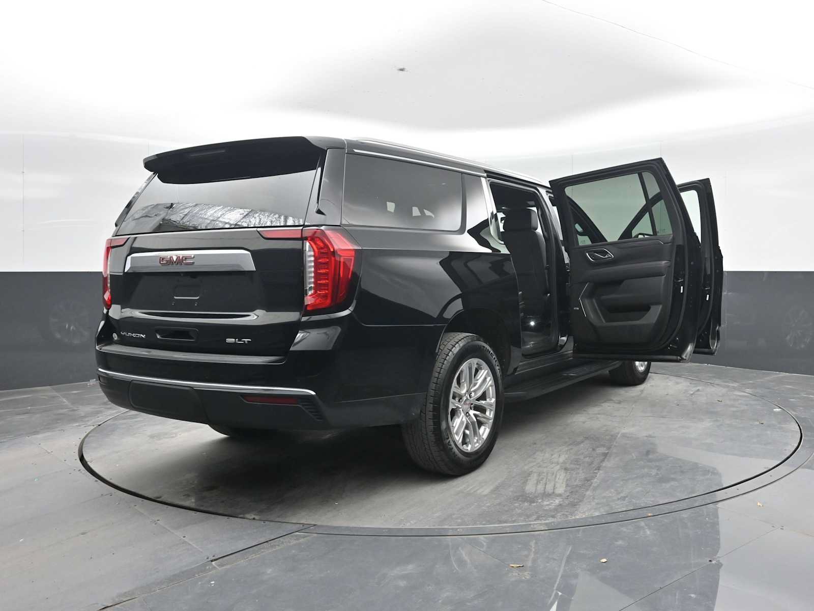 Used 2024 GMC Yukon XL SLT w/ SLT Luxury Package AWD/4WD image 52