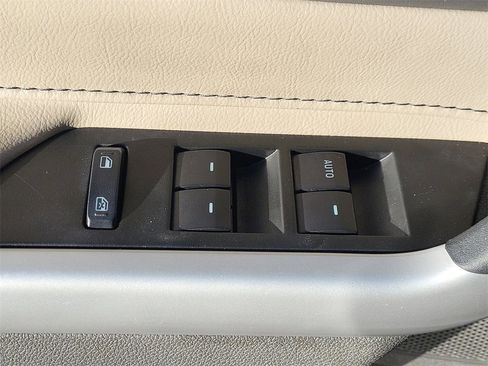 Used 2013 Ford Edge SEL image 12