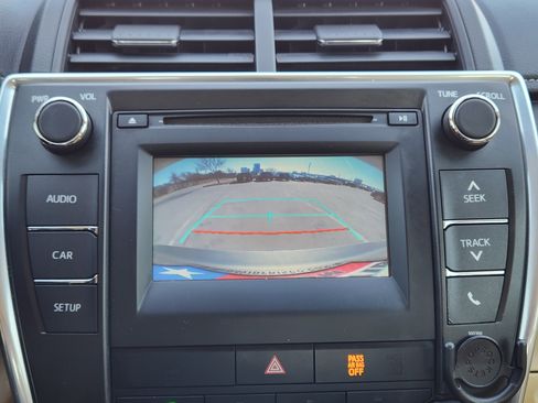 Used 2015 Toyota Camry LE image 18