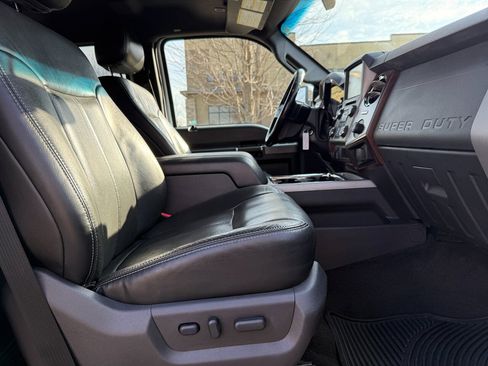 Used 2013 Ford F250 Lariat w/ Lariat Chrome Pkg image 11