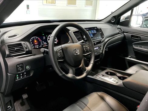 Used 2025 Honda Ridgeline TrailSport image 2