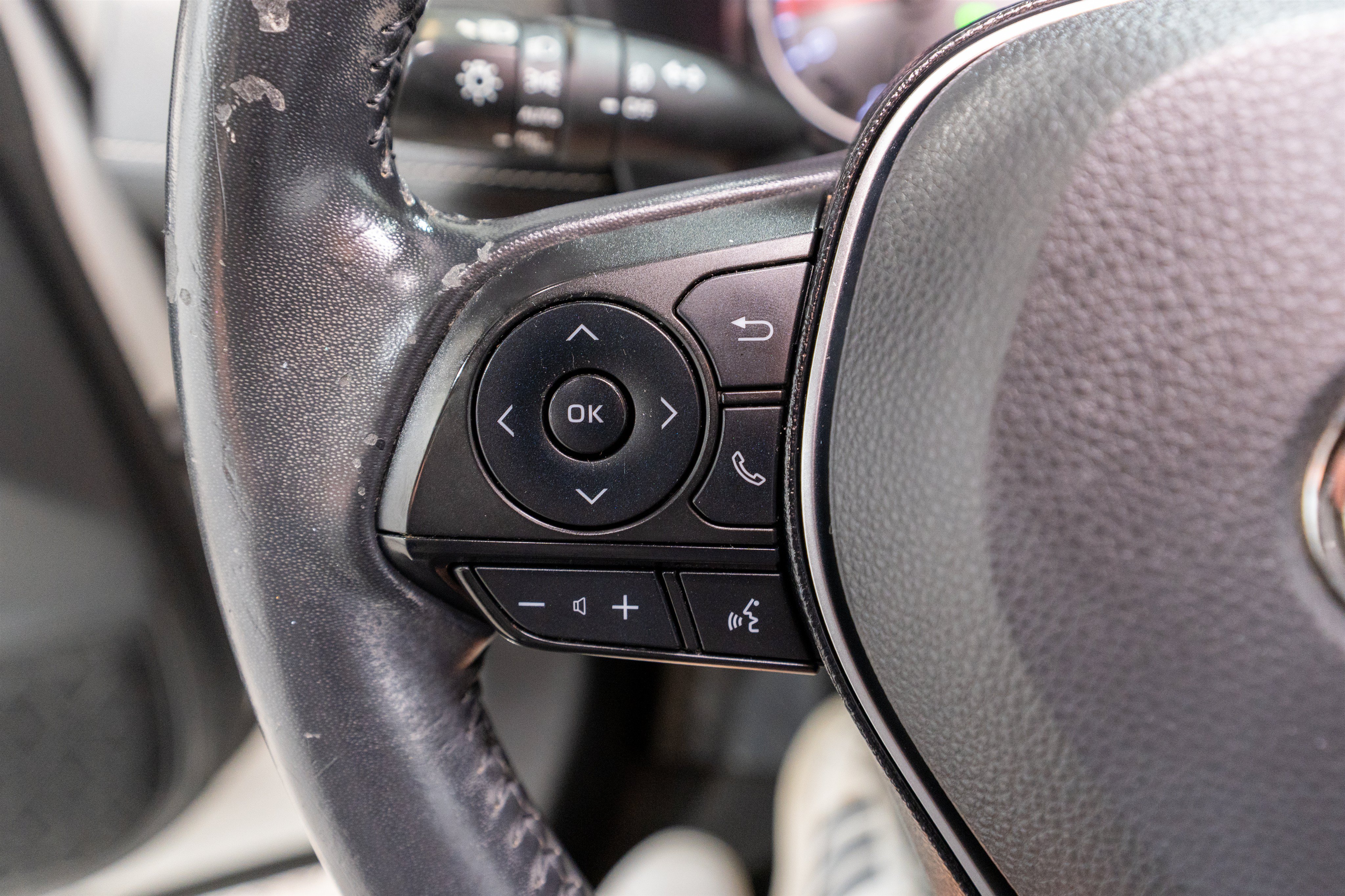 Used 2019 Toyota RAV4 XLE Premium FWD image 24