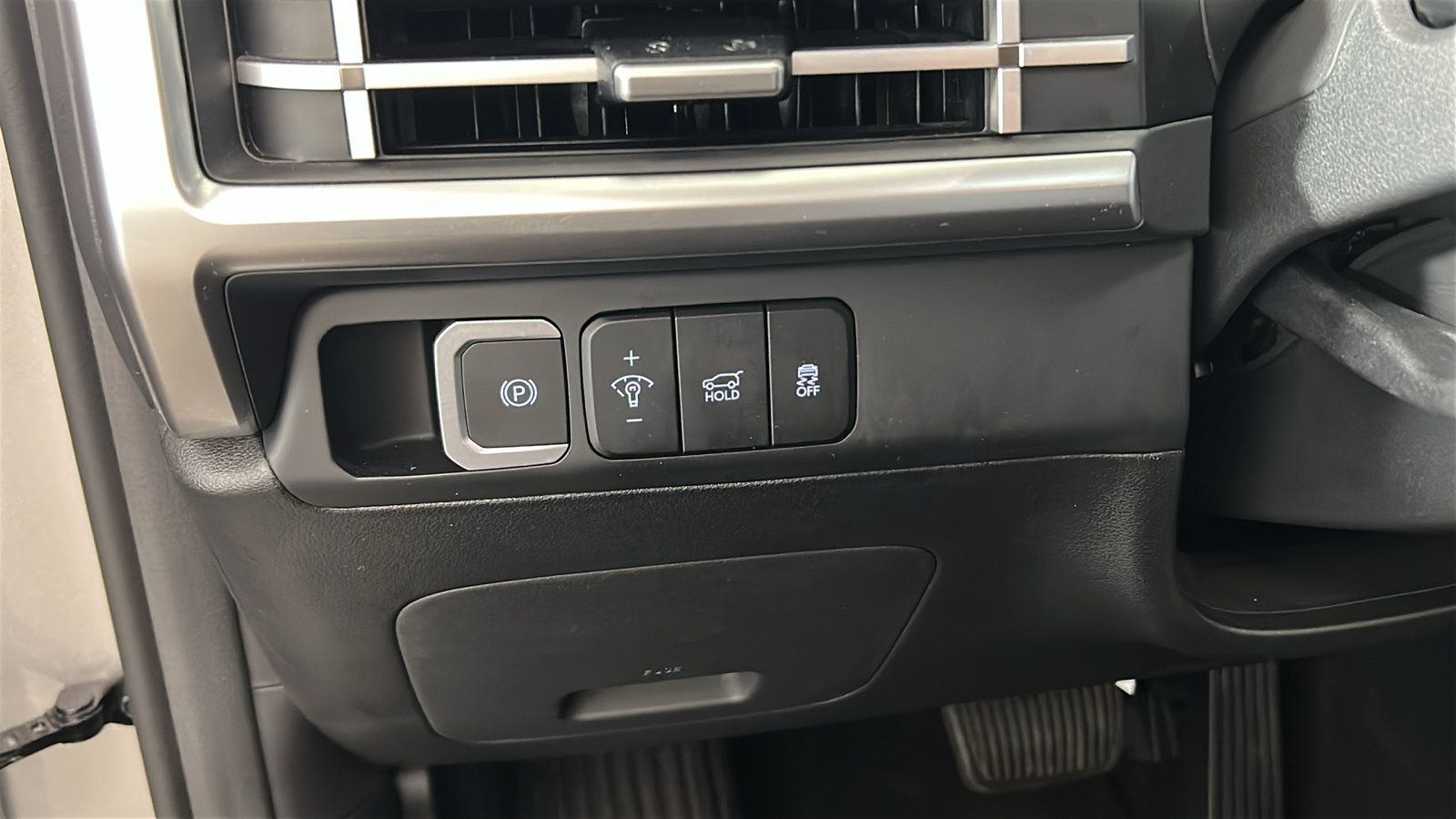 Used 2025 Hyundai Santa Fe SE FWD image 24