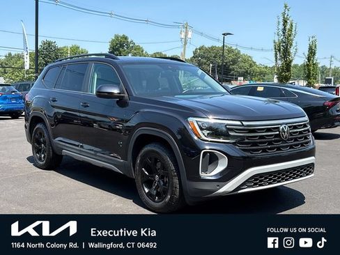 Used 2024 Volkswagen Atlas Peak Edition SE AWD/4WD image 5