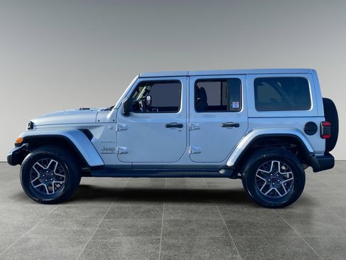 Used 2024 Jeep Wrangler Unlimited Sahara AWD/4WD image 2