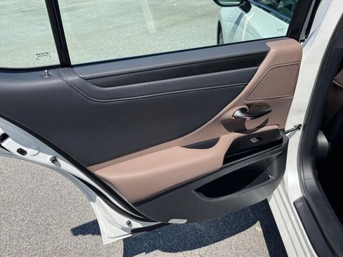 Used 2024 Lexus ES 350 w/ Technology Package FWD image 13