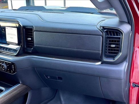 Used 2022 Chevrolet Silverado 1500 LT Trail Boss w/ Convenience Package II image 16