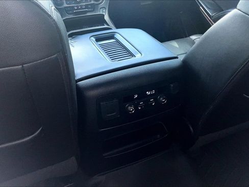 Used 2018 Chevrolet Tahoe Premier RWD image 24