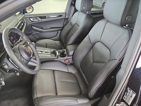 Used 2026 Porsche Macan AWD/4WD image 4