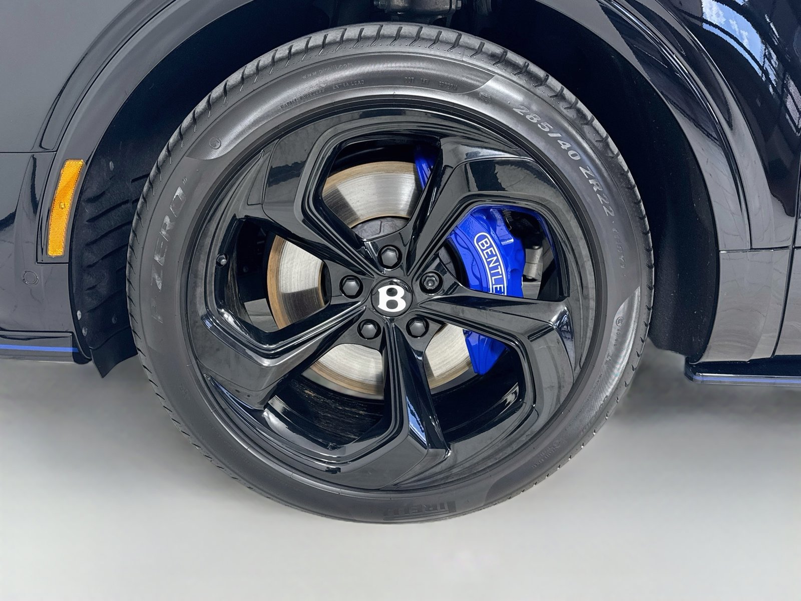 Certified 2025 Bentley Bentayga AWD/4WD image 11