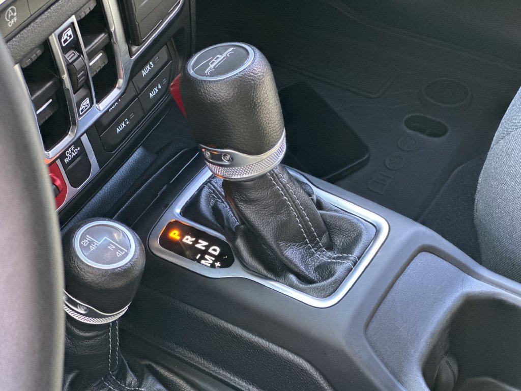 Used 2024 Jeep Gladiator Sport AWD/4WD image 19