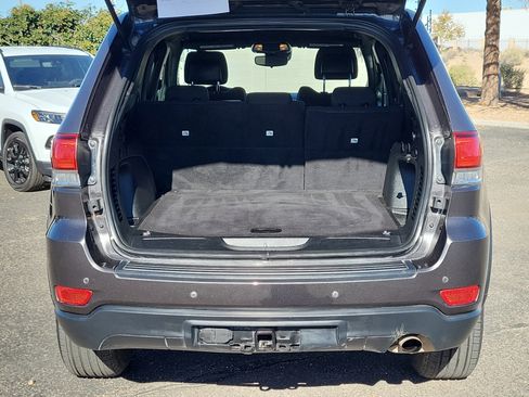 Used 2021 Jeep Grand Cherokee Laredo image 28