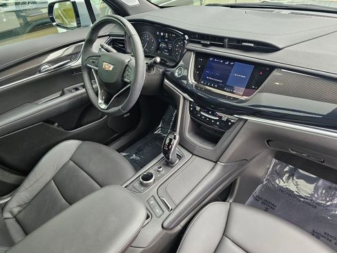 Used 2024 Cadillac XT6 Sport w/ Technology Package AWD/4WD image 12