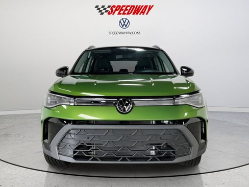 New 2025 Volkswagen Taos SE image 2