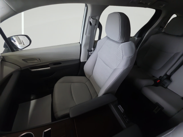Used 2024 Toyota Sienna LE FWD image 22