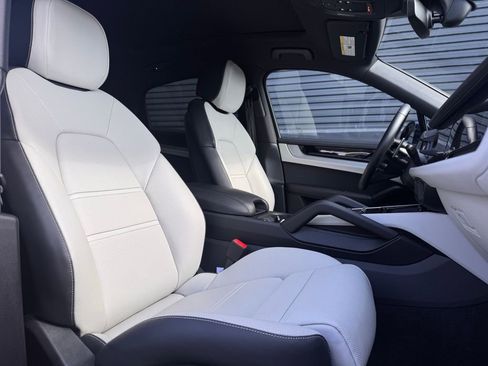 Certified 2025 Porsche Cayenne Coupe image 17