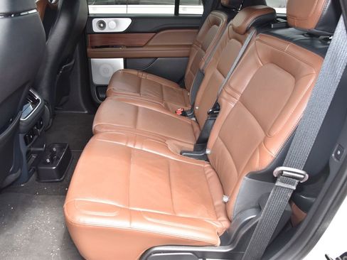Certified 2024 Lincoln Navigator Reserve AWD/4WD image 11