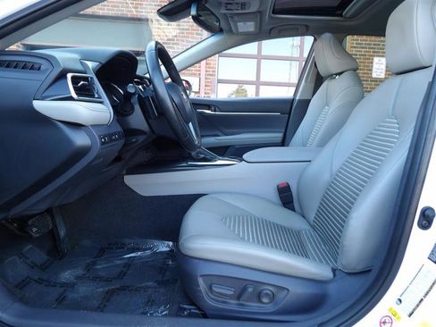 Used 2018 Toyota Camry SE image 9