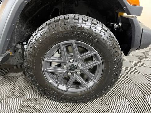 Used 2026 Jeep Wrangler Unlimited Sport AWD/4WD image 9