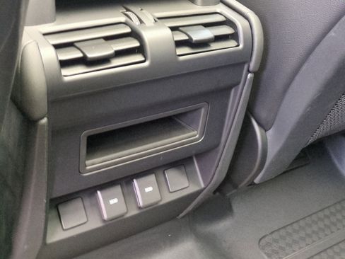 Used 2024 Land Rover Defender 110 X-Dynamic SE image 25