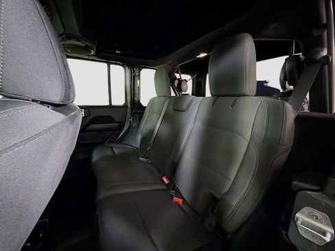 Used 2018 Jeep Wrangler Unlimited Sahara AWD/4WD image 20