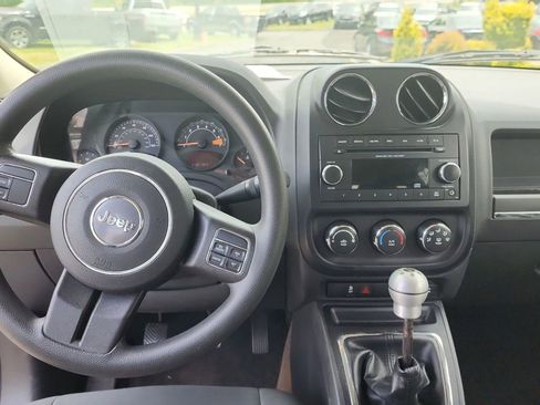 Used 2014 Jeep Patriot Sport image 9