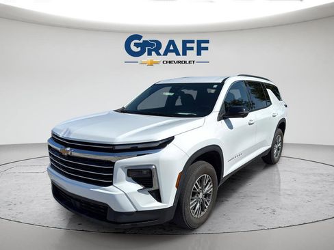 Used 2024 Chevrolet Traverse LT w/ LPO, Floor Liner Package FWD image 13