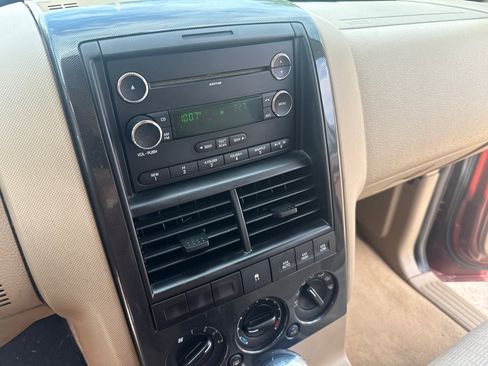 Used 2010 Ford Explorer XLT AWD/4WD image 18
