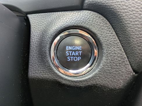 Used 2021 Toyota RAV4 XLE image 21