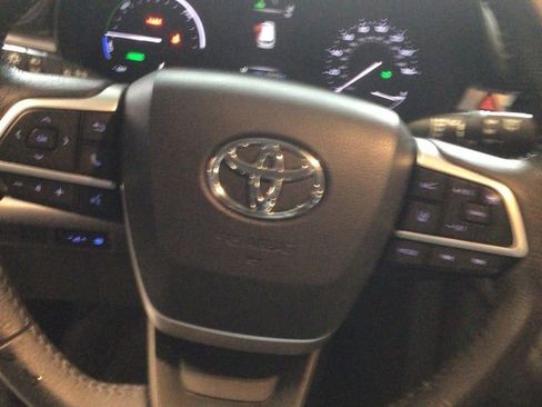 Used 2021 Toyota Sienna XLE w/ XLE Plus Package image 8
