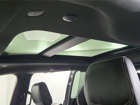 Used 2026 Chrysler Pacifica Limited FWD image 13