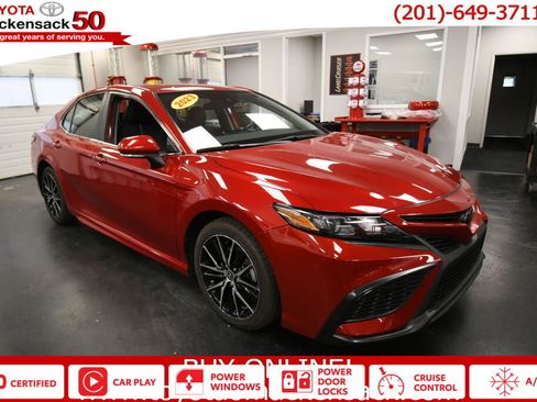Certified 2023 Toyota Camry SE image 1